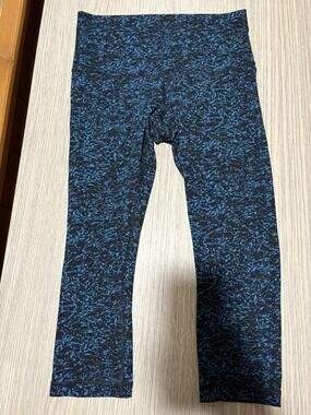 LULULEMON Wunder Under Crop (Hi-Rise) Tights Size 10 N10416 Black Blue Print